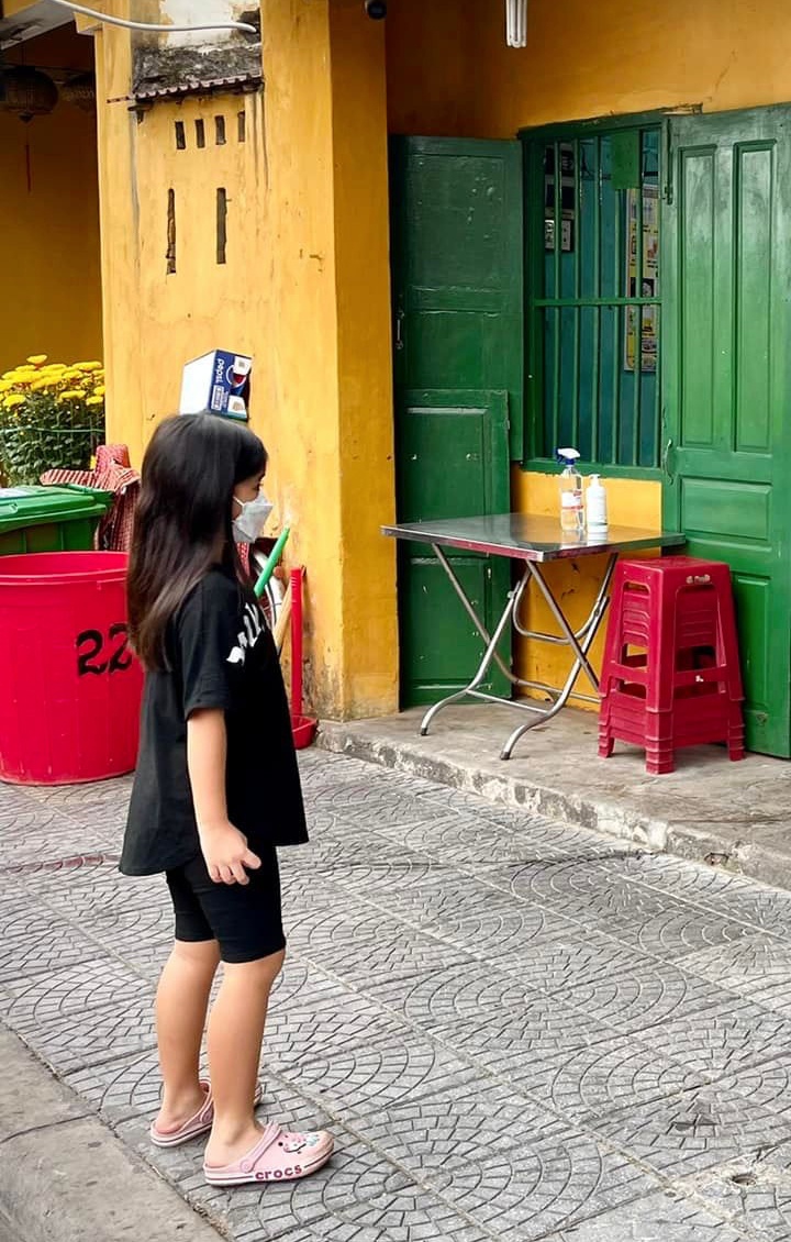 Bo me lo lang khi con hoc truc tuyen nhieu anh 1