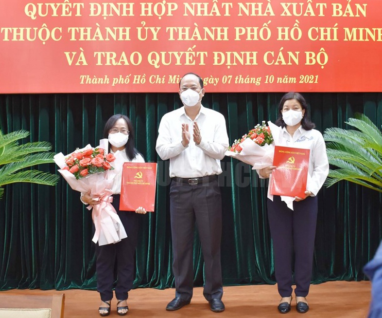 Hop nhat nha xuat ban anh 1