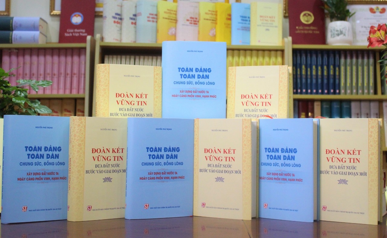 Hai cuon sach co gia tri ve ly luan va thuc tien cua Tong bi thu hinh anh