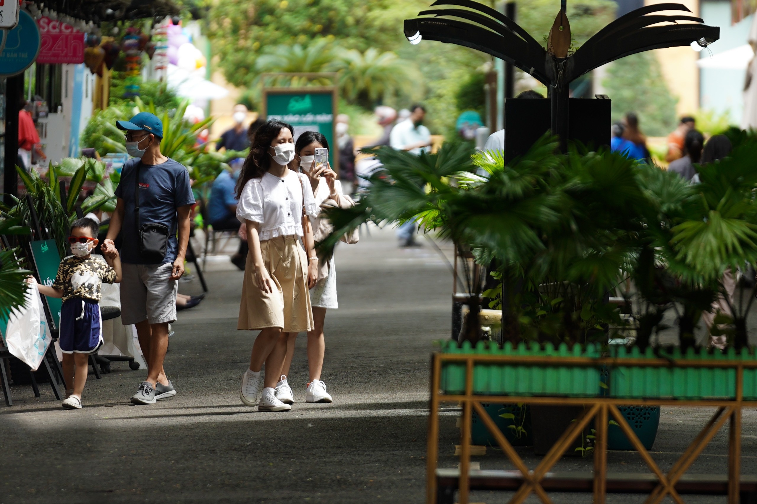 Duong sach TP.HCM mo cua lai anh 8