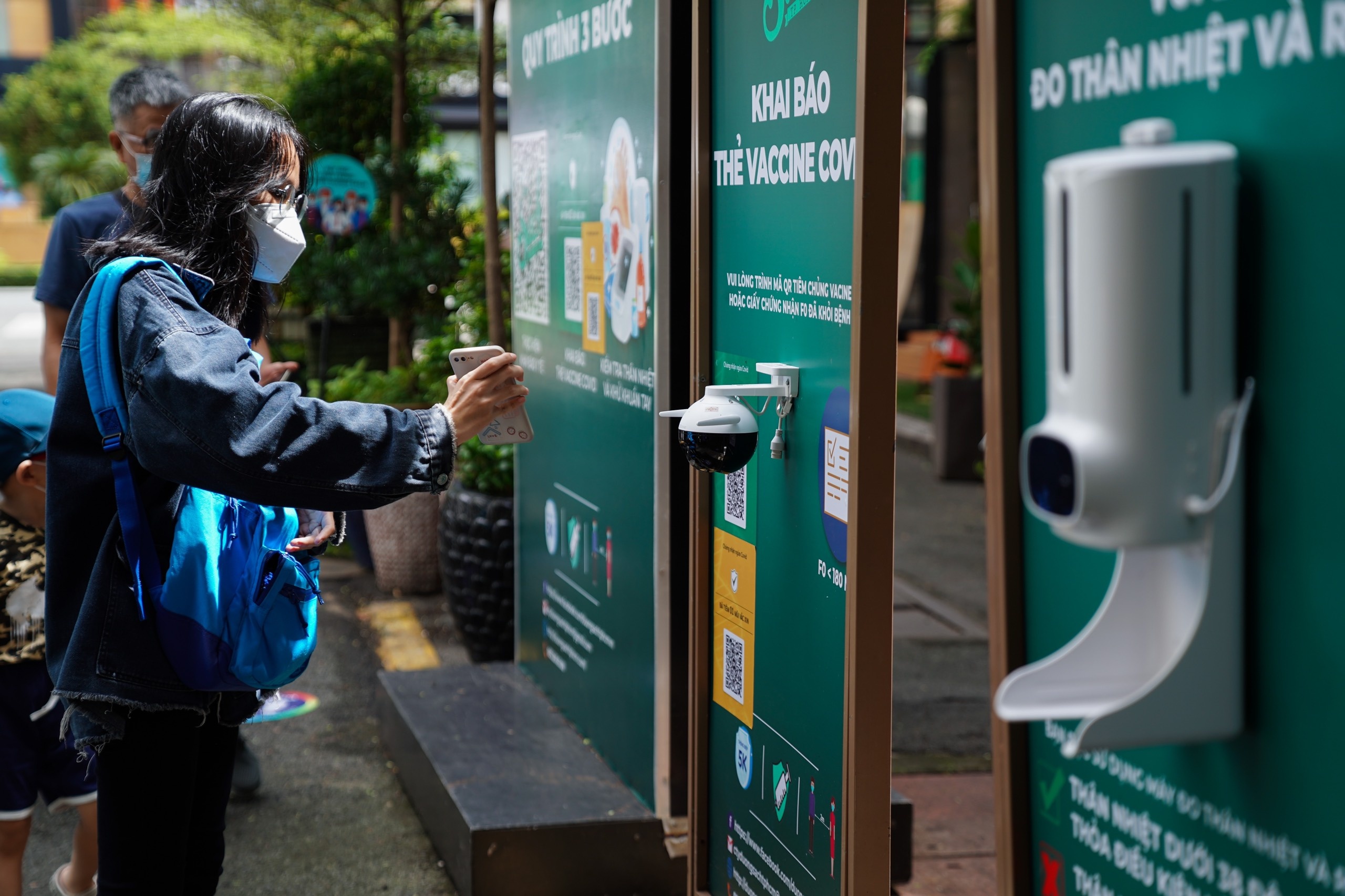 Duong sach TP.HCM mo cua lai anh 2