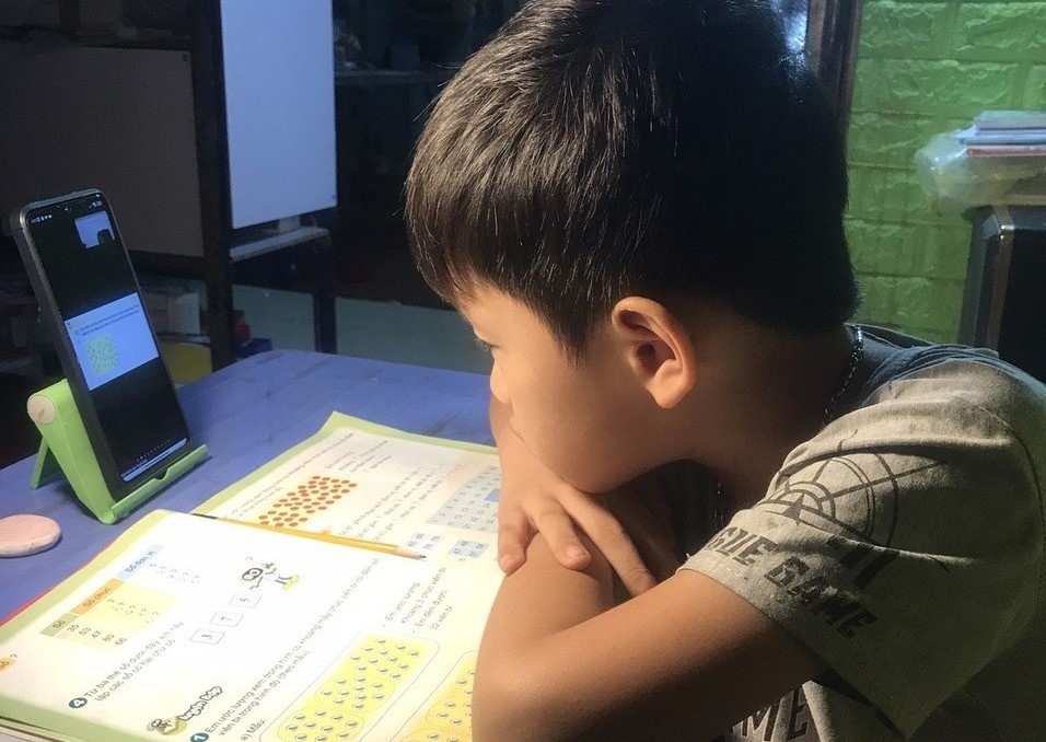 Nan giai sinh hoat cua con tre o TP.HCM sau gian cach hinh anh