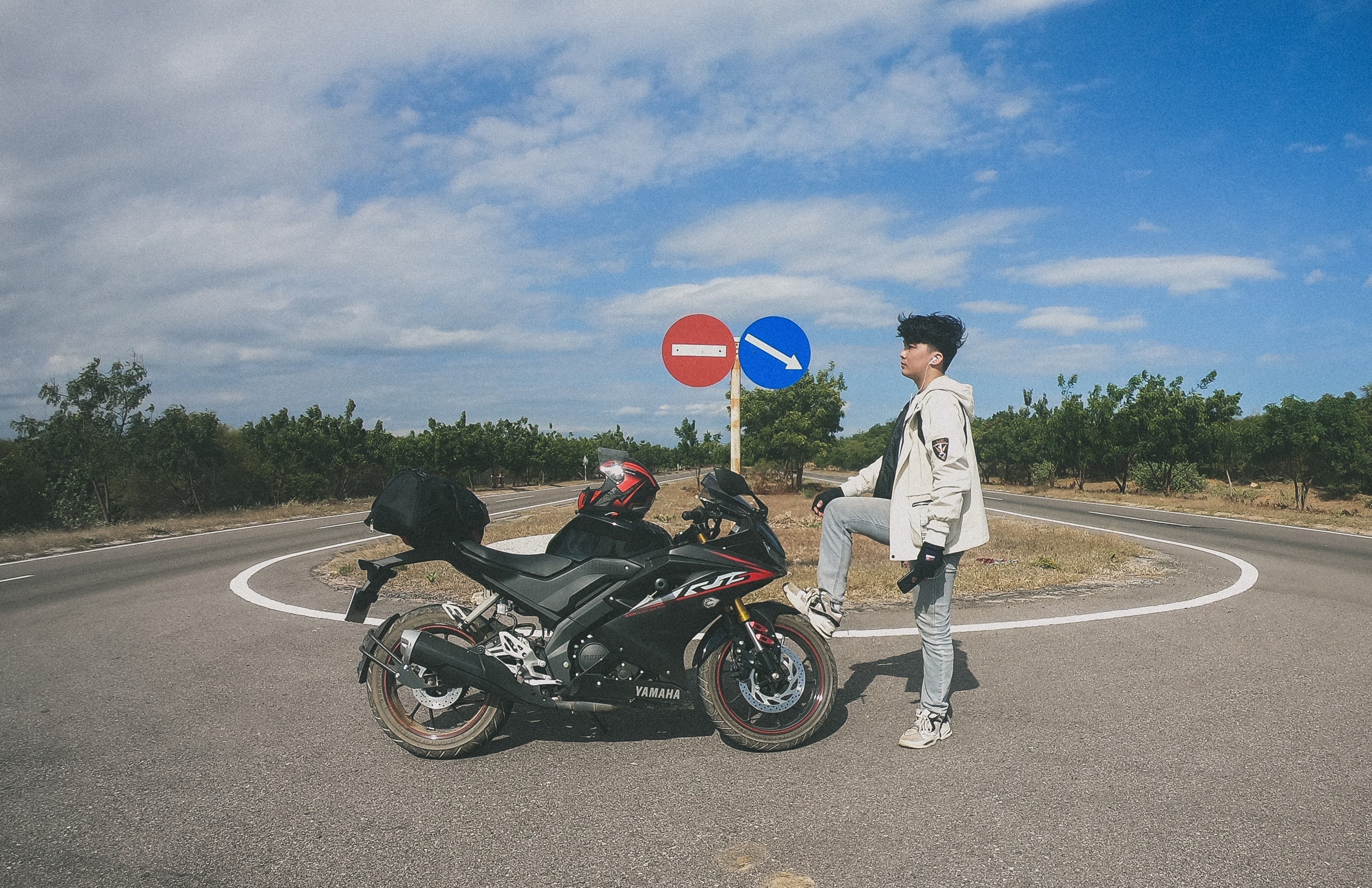 Nguoi tre o TP.HCM nho nhung cung duong du lich hinh anh