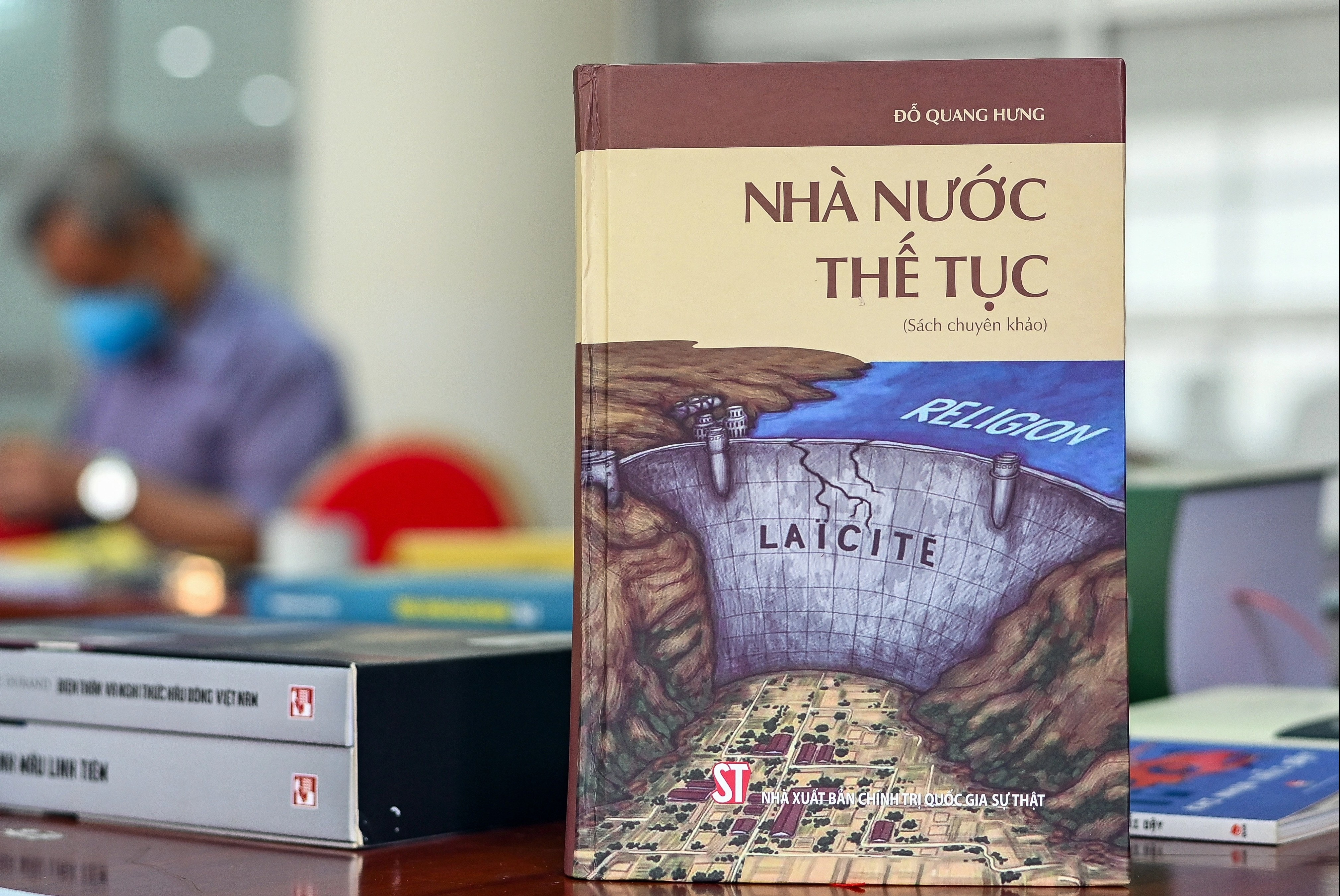 Chuyen khao ve 'Nha nuoc the tuc' hinh anh