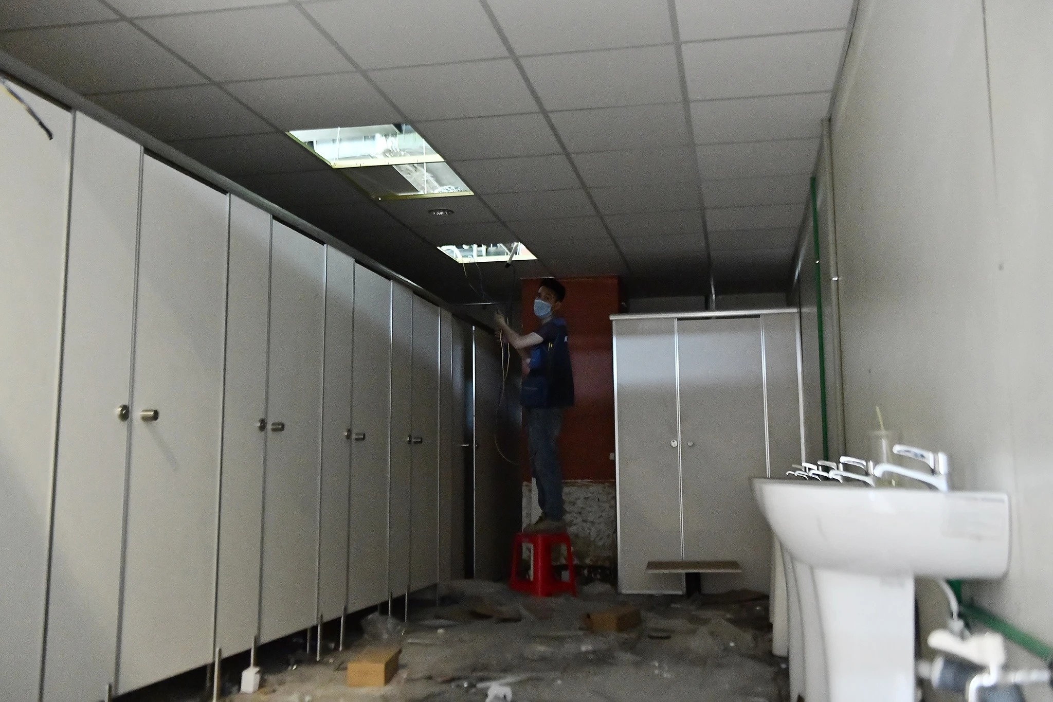 Khi hang xom chung cu sua nha hinh anh