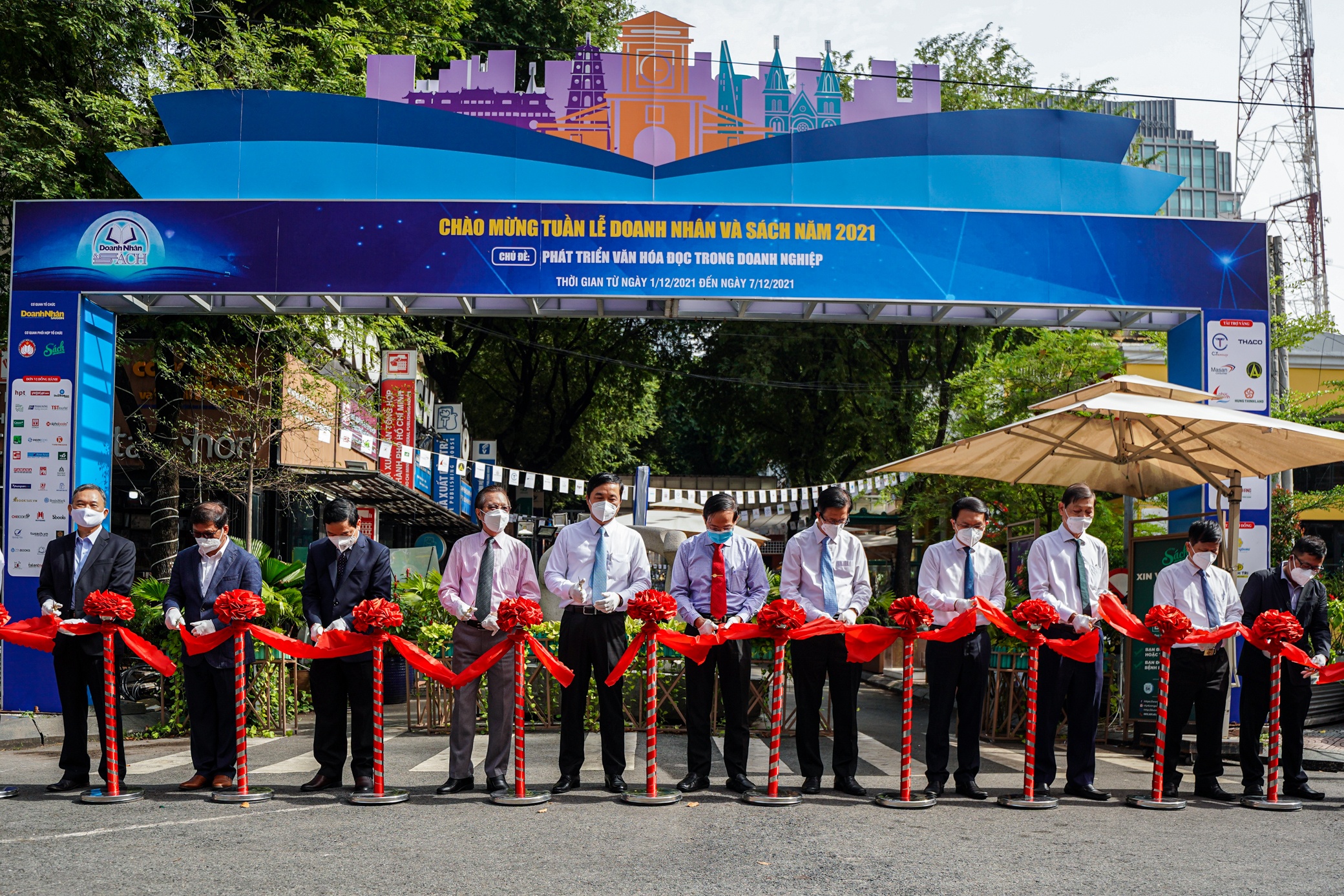 Tuan le doanh nhan va sach anh 1