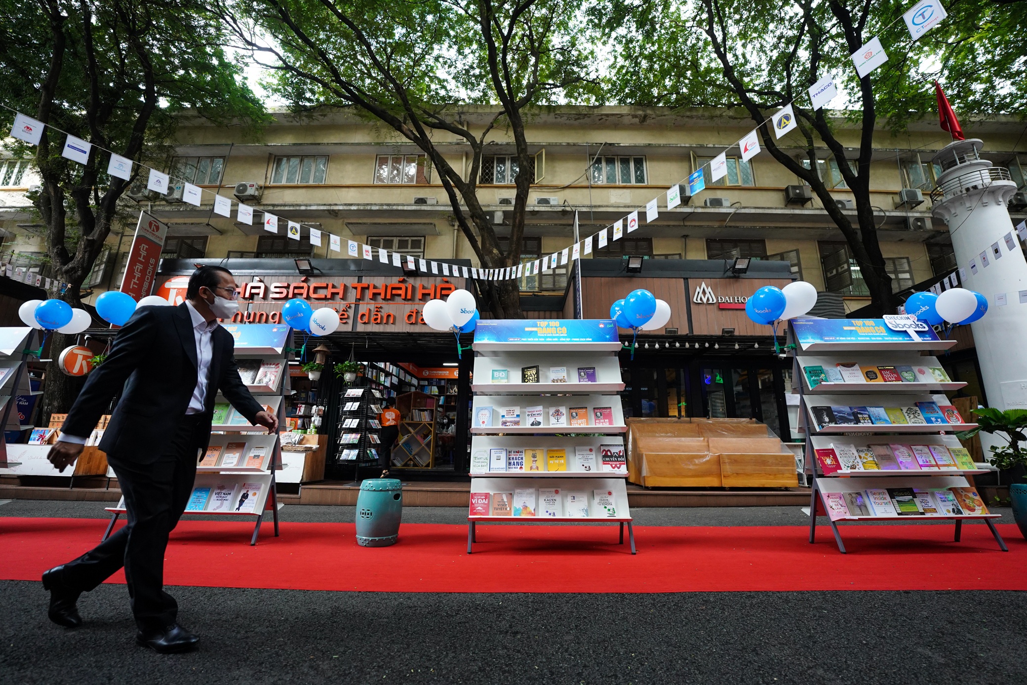 Tuan le doanh nhan va sach anh 3