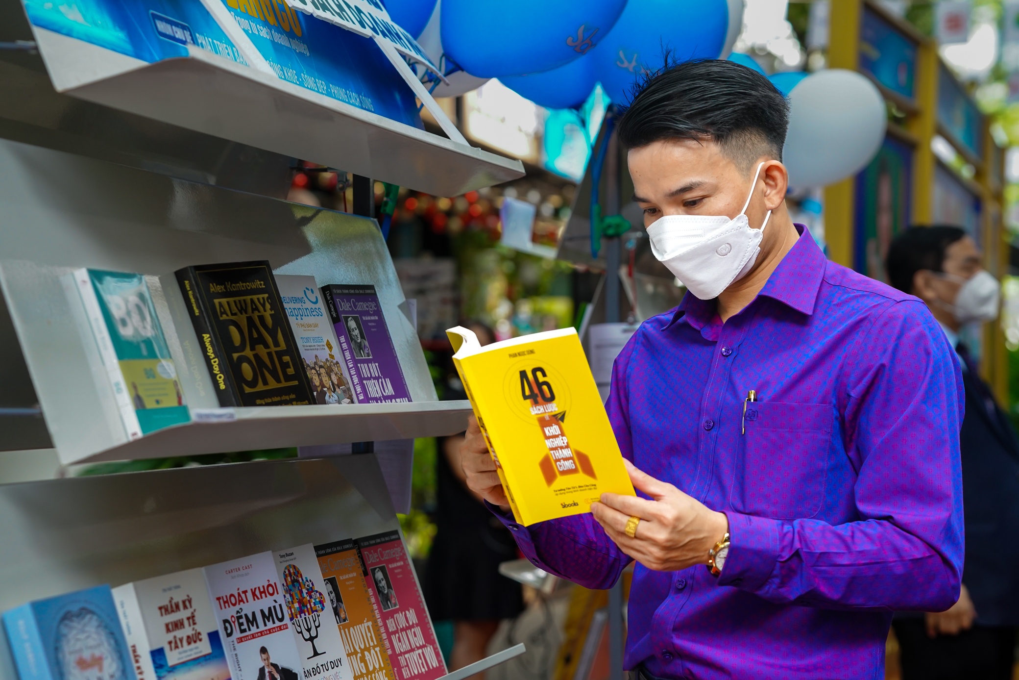 Khai mac tuan le 'Doanh nhan va Sach' 2021 hinh anh