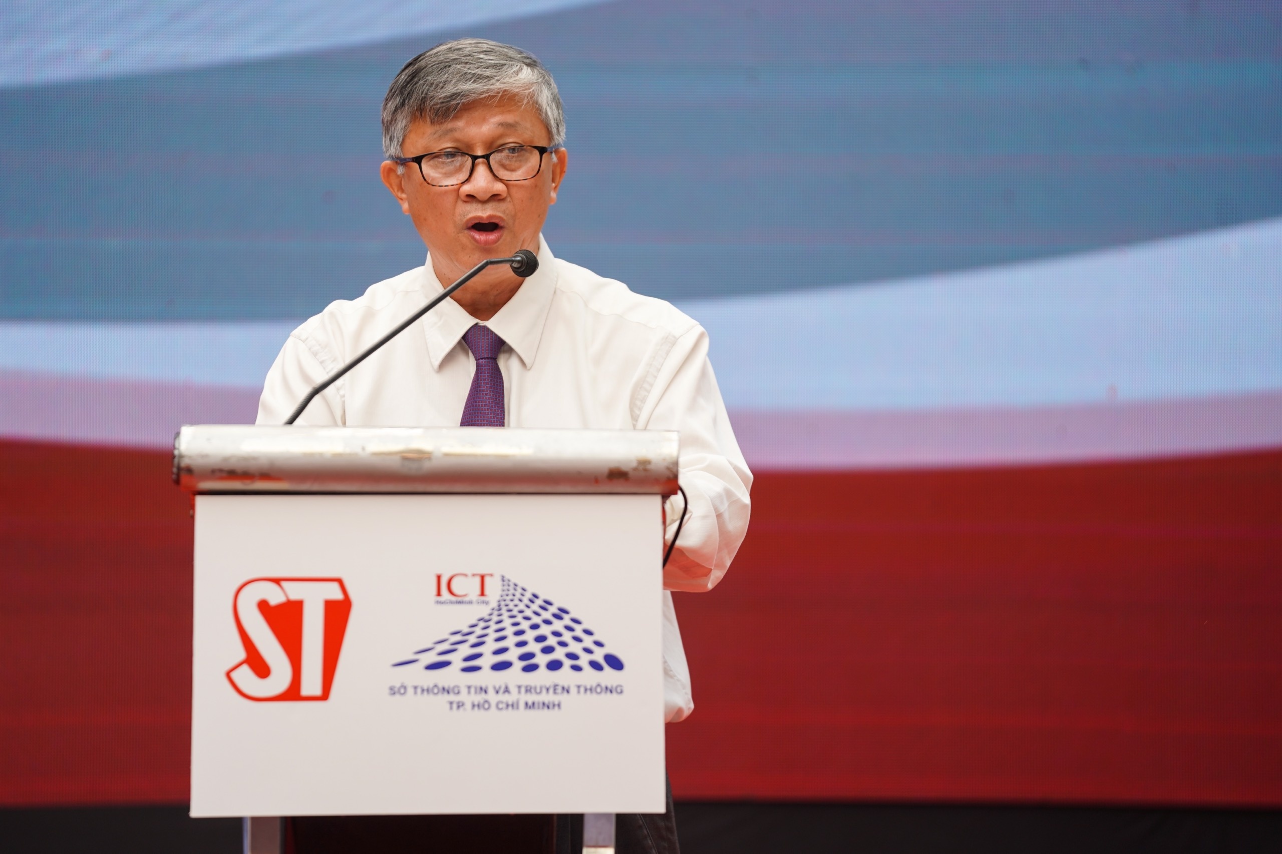 Tu sach hoc tap Chu tich Ho Chi Minh anh 2