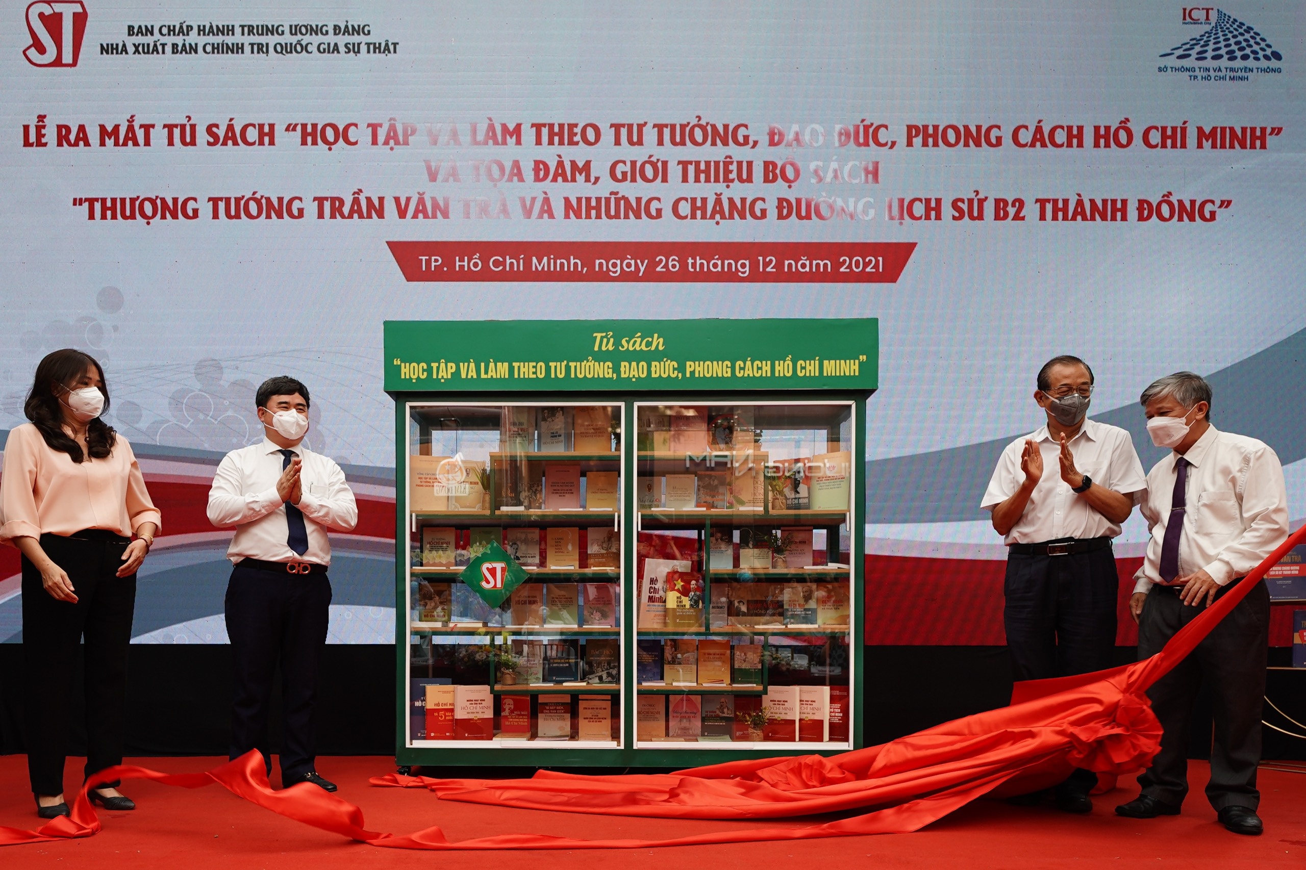 Tu sach hoc tap Chu tich Ho Chi Minh anh 1