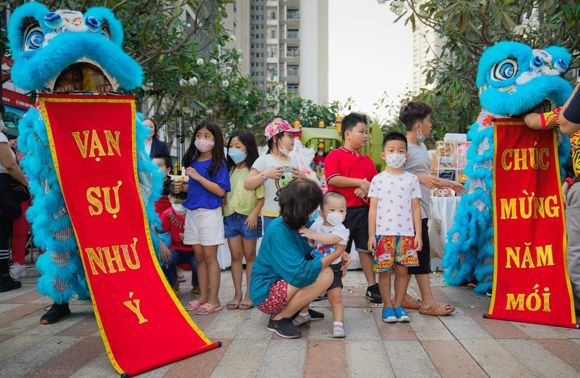 Dan chung cu o TP.HCM don Tet xa nha hinh anh