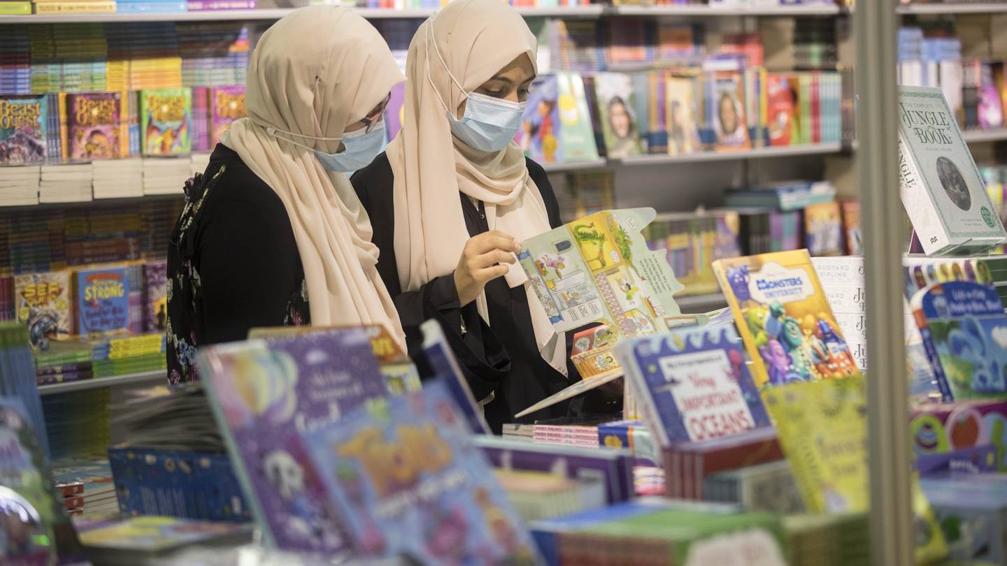 Cac hoi cho sach quoc te dan mo cua tro lai hinh anh