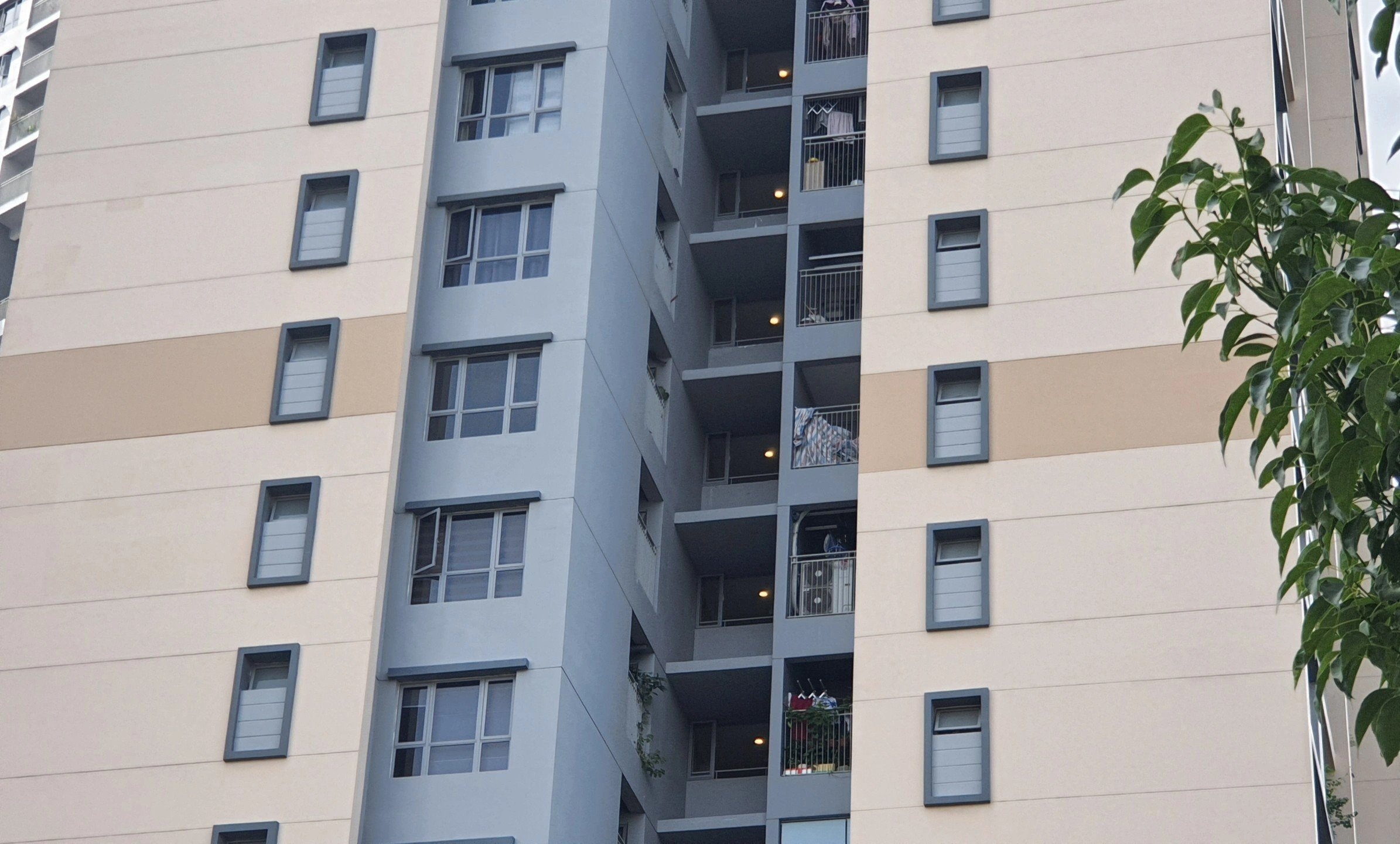 Tre em va nhung han che khi vui choi o chung cu anh 2