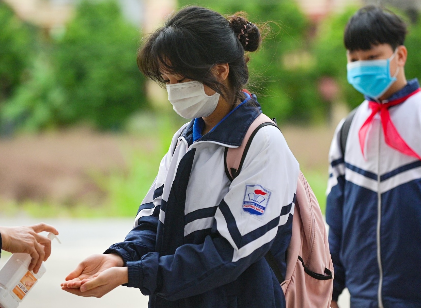 Hoc sinh lop 1-6 ngoai thanh Ha Noi dung hoc truc tiep hinh anh