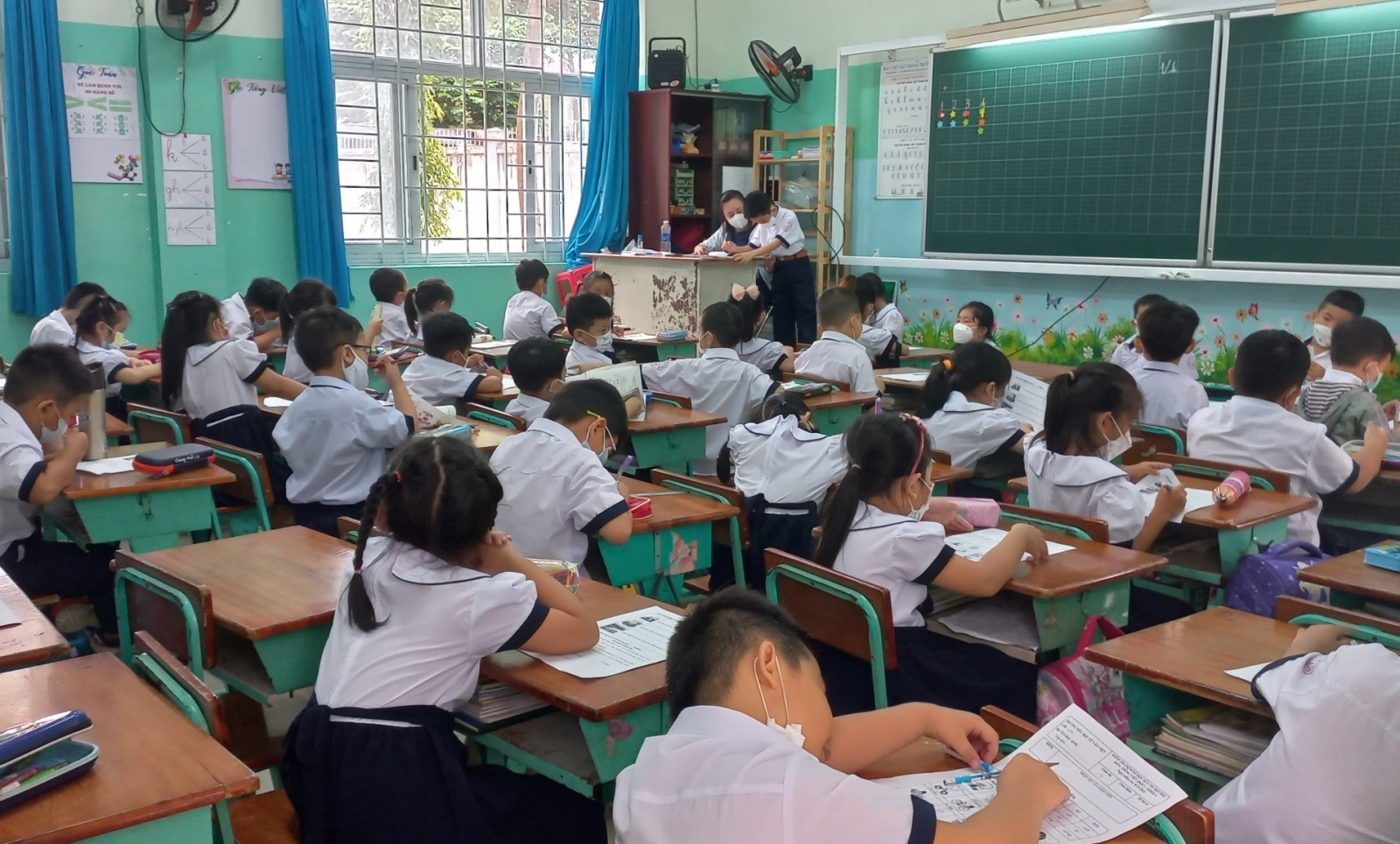 giao vien vat va de day hoc anh 1