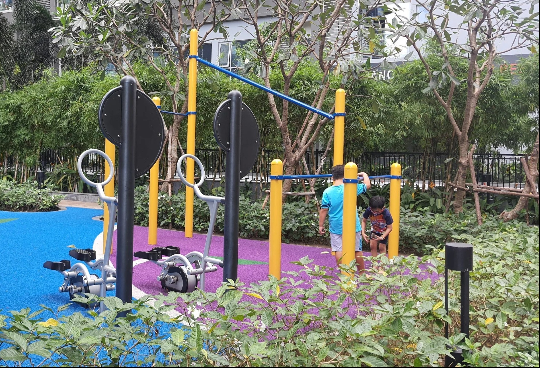 Phu huynh tim nguoi trong con anh 1