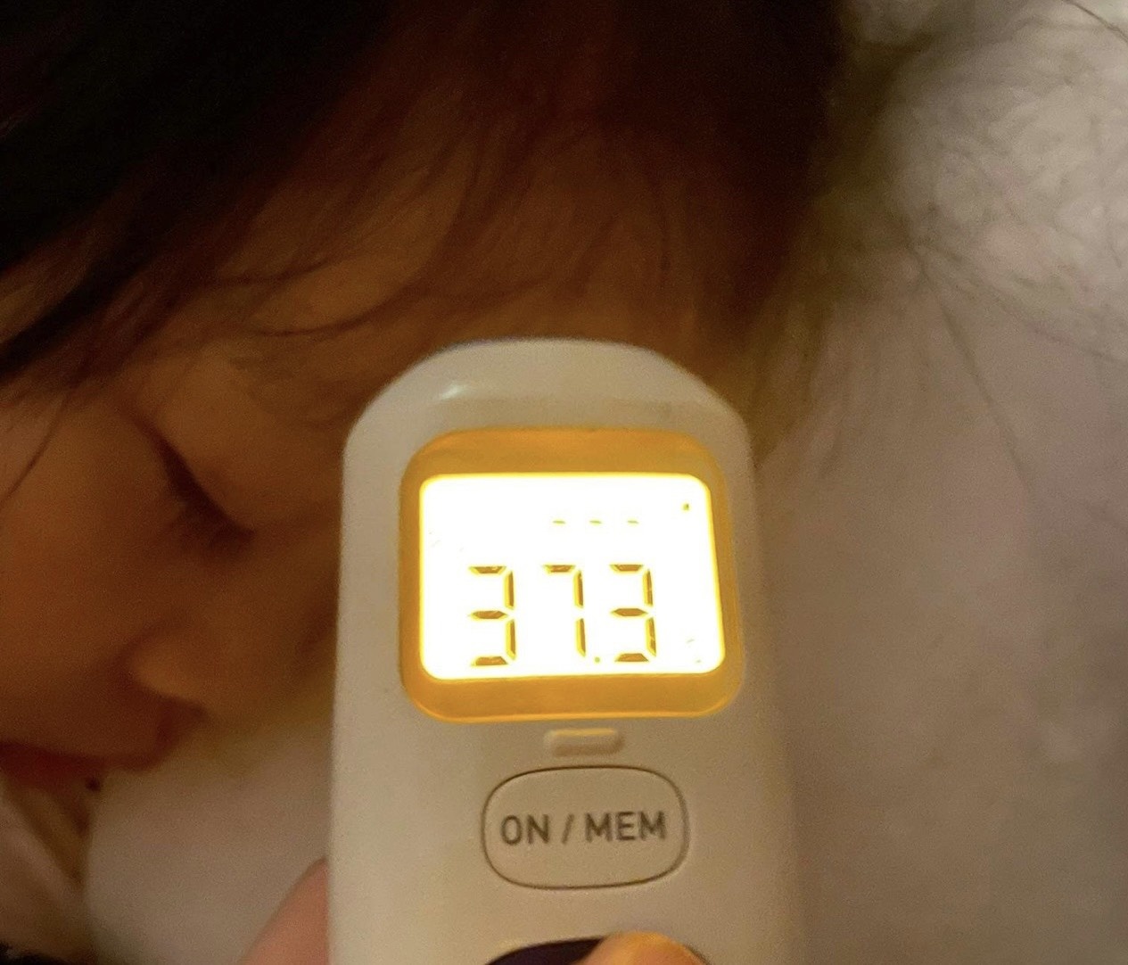 Kiet suc khi ca nha cung mac Covid-19 hinh anh