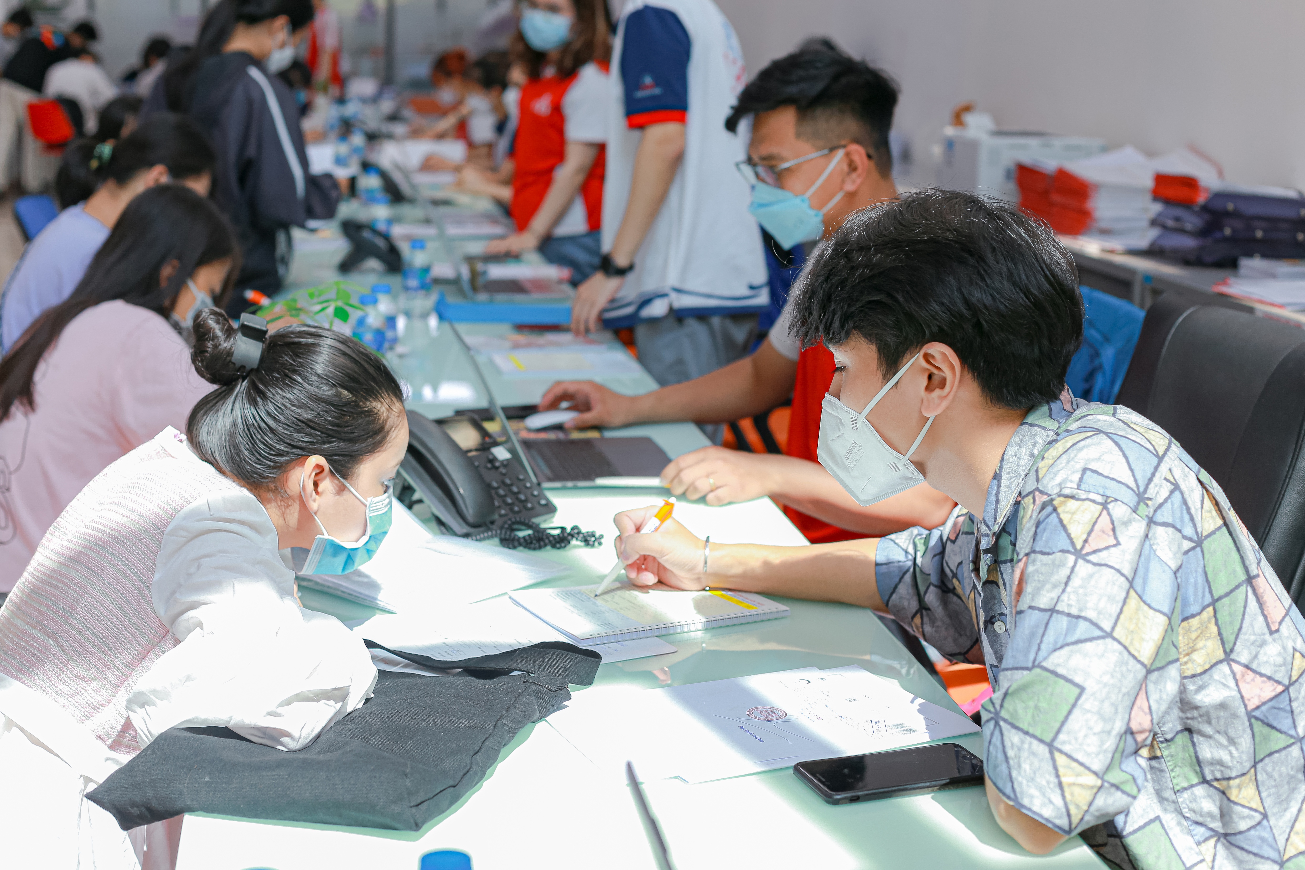 Thí sinh ôn tập nhiều môn thi tốt nghiệp ảnh 4 Thi sinh on tap nhieu mon thi tot nghiep anh 4