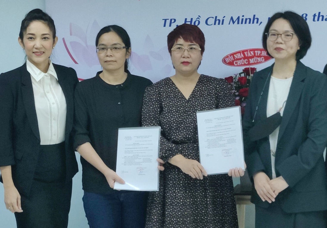 Hoi Nha van TP.HCM ra mat Hoi dong Van hoc dich hinh anh