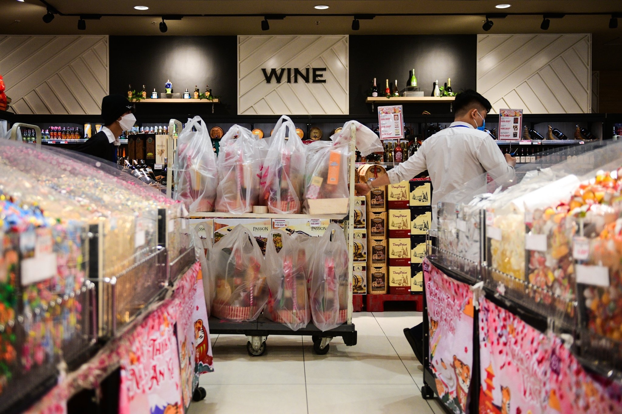 Tieu dung Tet khi kinh te bien dong hinh anh