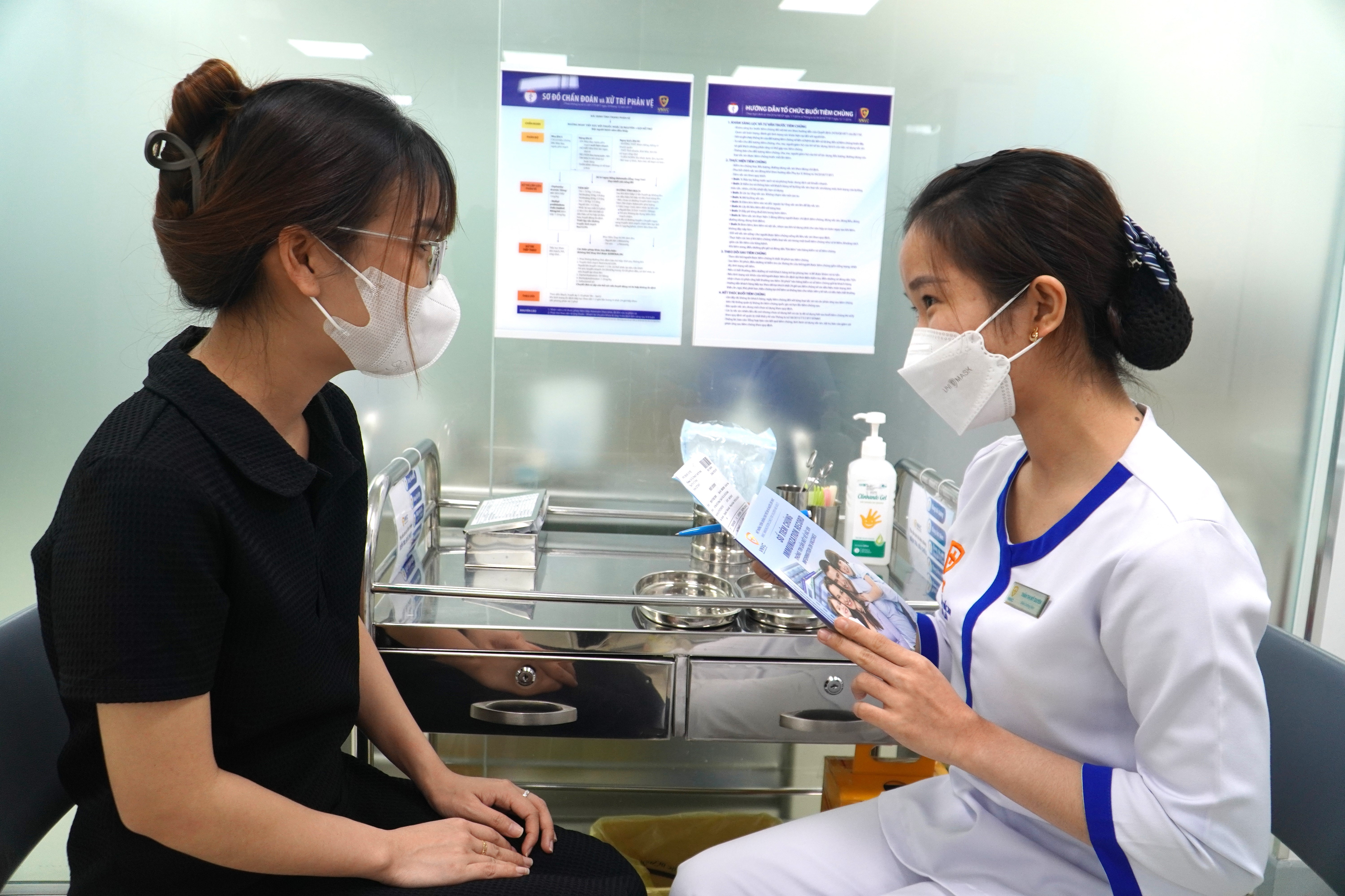 Da tiem vaccine thi co lay viem gan B khi quan he voi nguoi nhiem? hinh anh