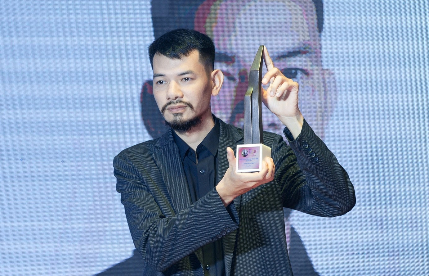 Lo dien quan quan UOB Painting of the Year nam dau tai Viet Nam hinh anh