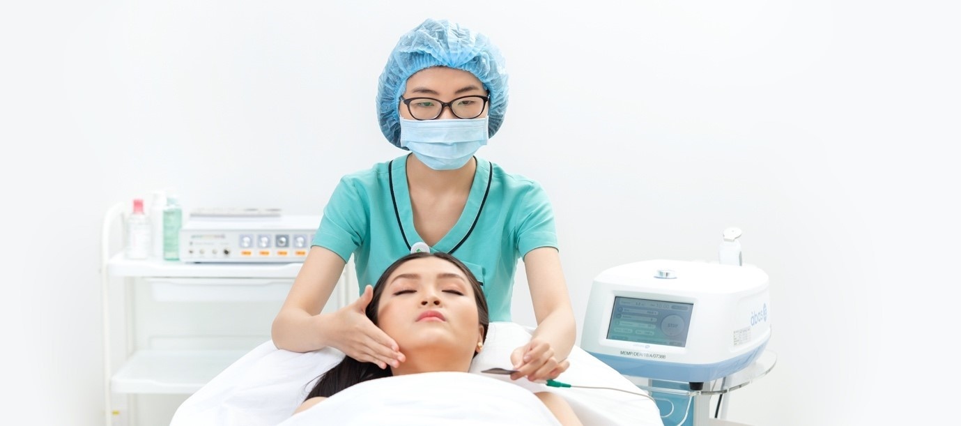 'Tien mat, tat mang' vi tai nan khi tham my hinh anh