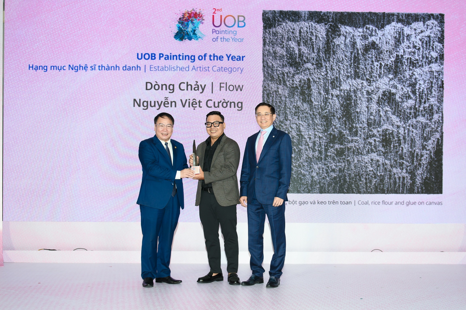 UOB Painting of the Year nam thu hai tai Viet Nam tim duoc quan quan hinh anh