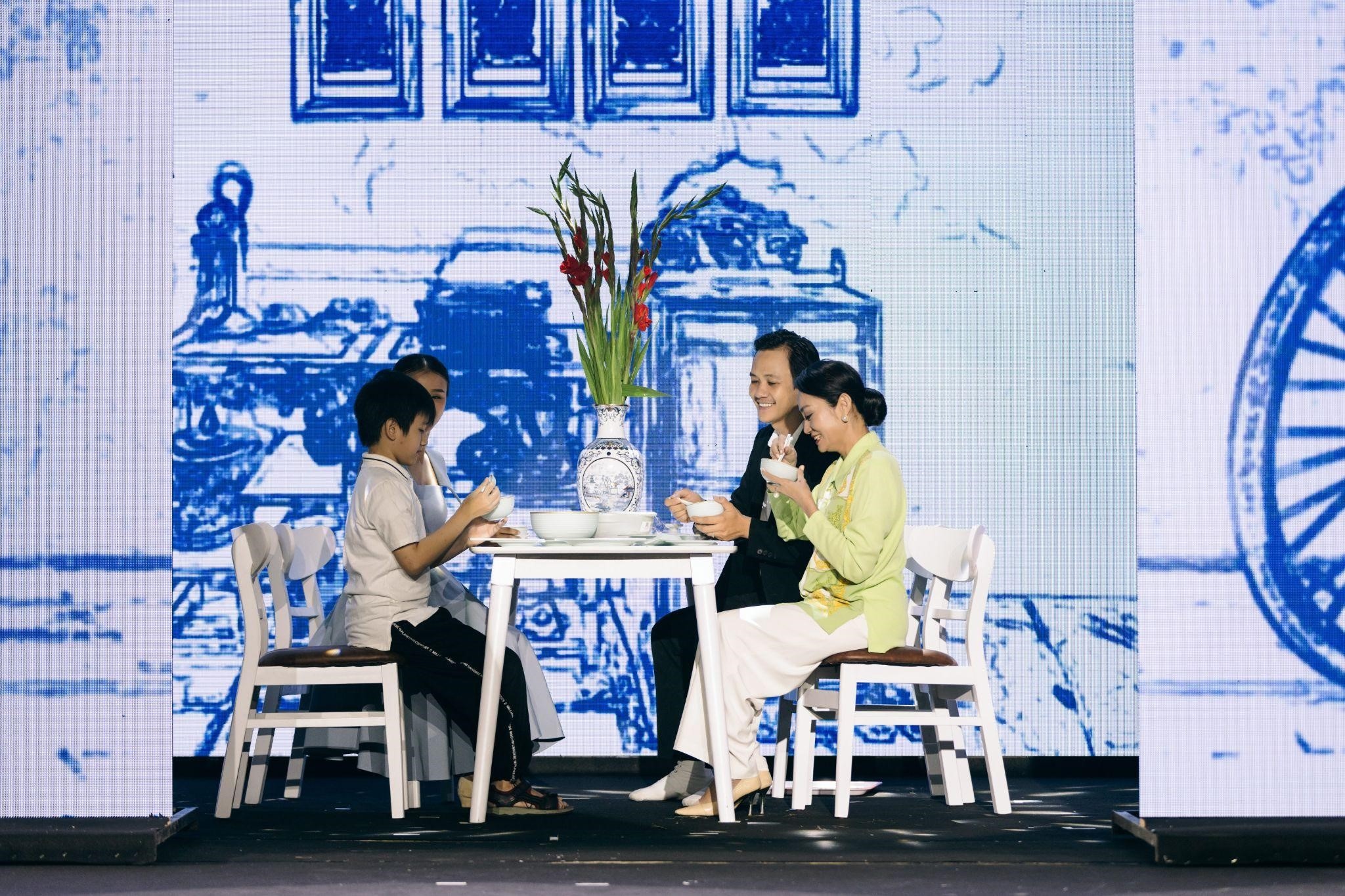 Gom su Minh Long va hanh trinh son sat cung tinh hoa van hoa Viet hinh anh