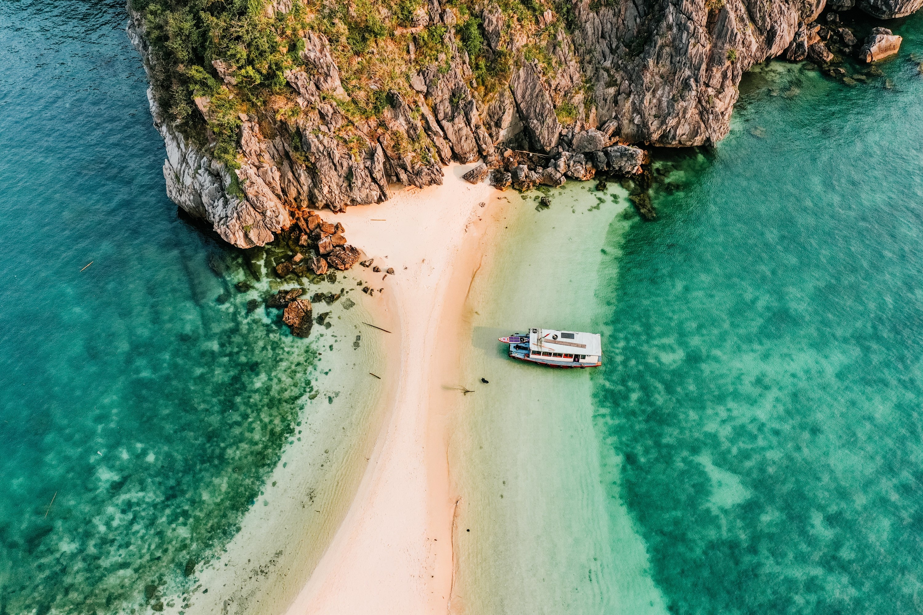 Tan huong 4 'thien duong bien' dip le 30/4-1/5 hinh anh