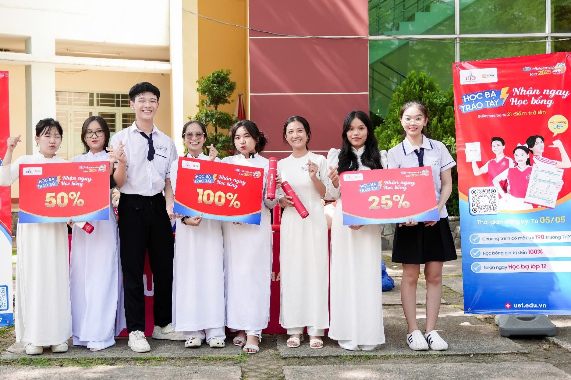 Hoc bong dai hoc - cau noi bien no luc thanh co hoi hoc tap hinh anh