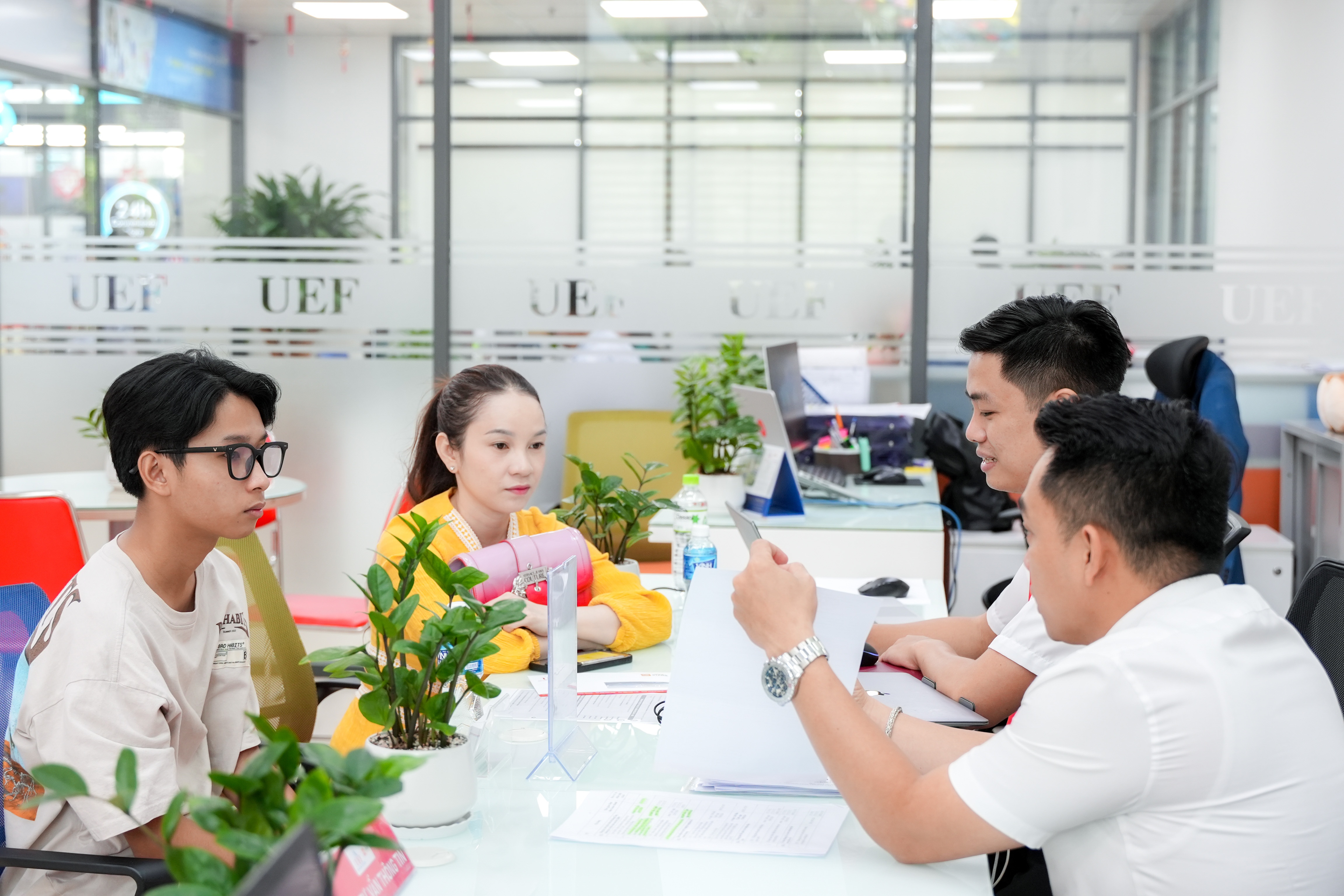 UEF anh 2
