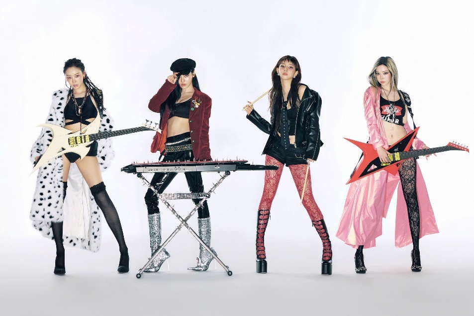 Sân khấu 8Wonder biến âm nhạc aespa thành hành trình cảm xúc xuyên không gian.