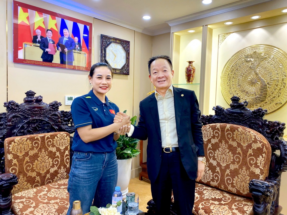 Bau Hien va cuoc cach mang bong da nu Viet Nam hinh anh