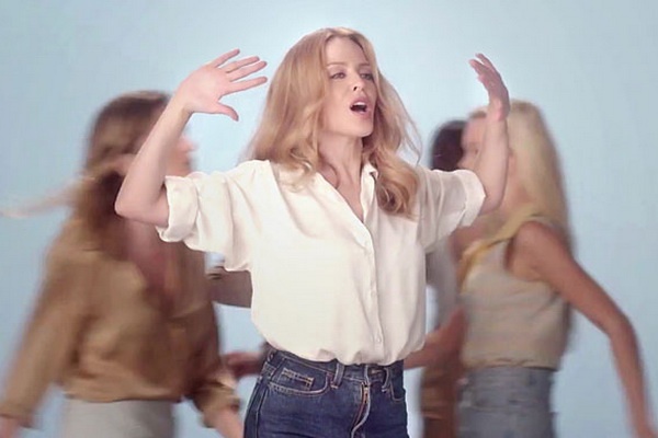 Kylie Minogue gian di nhung quyen ru trong MV moi hinh anh