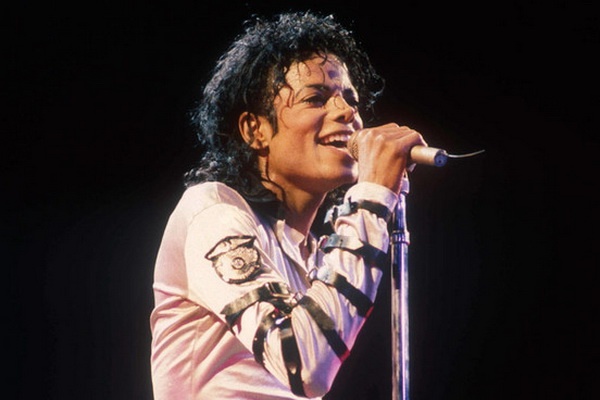 Michael Jackson dan dau bang xep hang am nhac nuoc Anh hinh anh