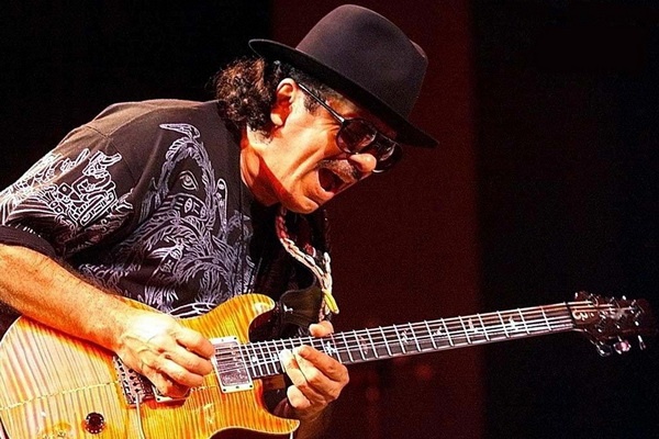 Cha Lady Gaga muon con gai hop tac voi Carlos Santana hinh anh
