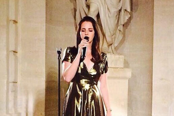 Lana Del Rey tang tinh ca cho Kanye West va Kim sieu vong ba hinh anh