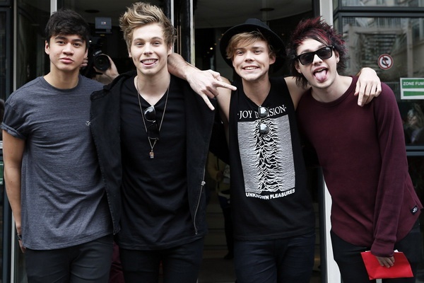 He lo ve doi thu dang gom cua One Direction tu nuoc Uc hinh anh