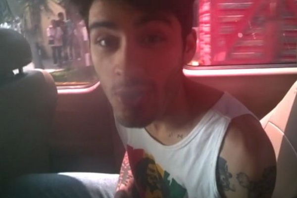 Lo clip hai thanh vien nhom One Direction hut can sa hinh anh