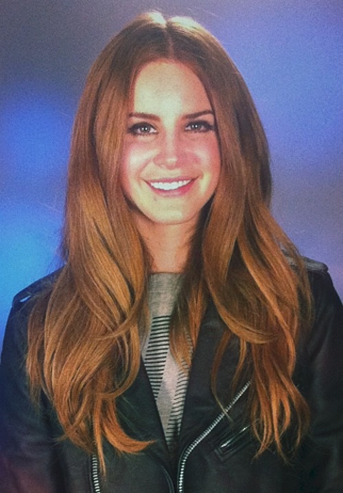 Năm 18 tuổi, Lana Del Rey chuyển đến sống ở thành phố New York để theo học ngành triết học siêu hình tại trường đại học tư Fordham. Cô chọn môn này với giải thích, “Siêu hình kết nối khoảng cách giữa Chúa và khoa học”. Đây cũng là lúc Lana Del Rey bắt đầu rẽ hướng sang âm nhạc.