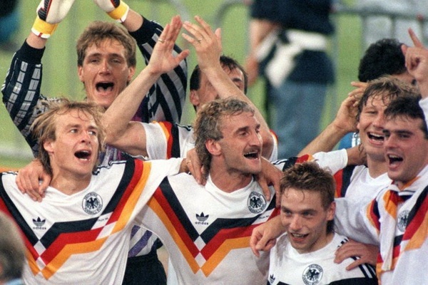 'Un’estate italiana' - Gianna Nannini & Edoardo Bennato (World Cup 1990) hinh anh