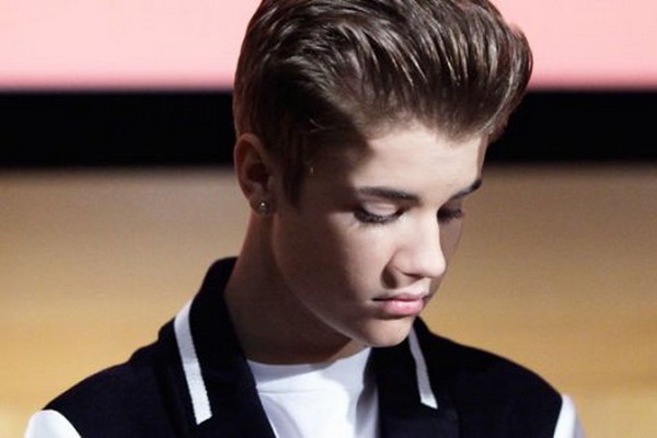 Justin Bieber bi nghi ngo niu keo tinh cu qua ca khuc moi hinh anh