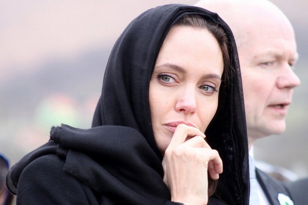 Angelina Jolie co the giai nghe sau vai Cleopatra hinh anh