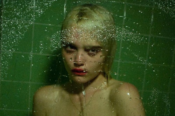 Nu ca si phan doi vi khong duoc khoe hinh bia khoa than hinh anh