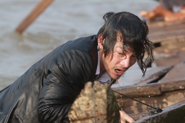 Tran Bao Son nhay song tim con trong phim kinh di ‘Doat hon’ hinh anh