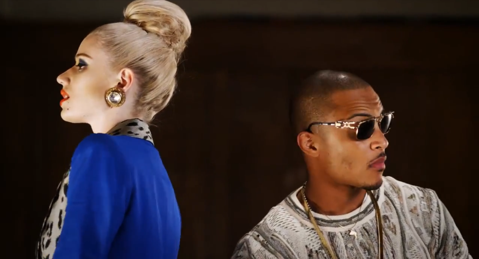 Rapper T.I. là người đỡ đầu cho Iggy Azalea, đưa cô vào làm thành viên của hãng thu âm Grand Hustle do anh sáng lập, nơi từng là bệ phóng của B.o.B và Travis Scott. Đây là môi trường thuận lợi cho nữ nghệ sĩ trẻ khi T.I. rất bảo vệ cô.