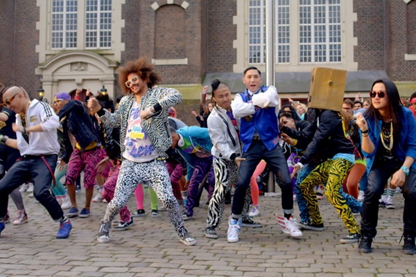 Far East Movement, Tiger JK & Yoon Mi Rae - 'Live My Life (Remix)' hinh anh