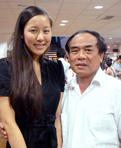 Hoa hậu Ngô Phương Lan sinh ra và lớn lên trong gia đình danh gia vọng tộc. Bố cô là ông Ngô Quang Xuân, Phó chủ nhiệm Ủy ban đối ngoại Quốc hội Việt Nam 2008 và nguyên Đại sứ Việt Nam tại Thụy Sỹ. Ông từng là trưởng phái đoàn đại diện thường trực Việt Nam tại Liên Hiệp Quốc, Tổ chức thương mại Thế Giới – WTO và Phó chủ tịch Đại hội đồng Liên minh nghị viện Thế Giới nhiệm kỳ 2010 – 2011.