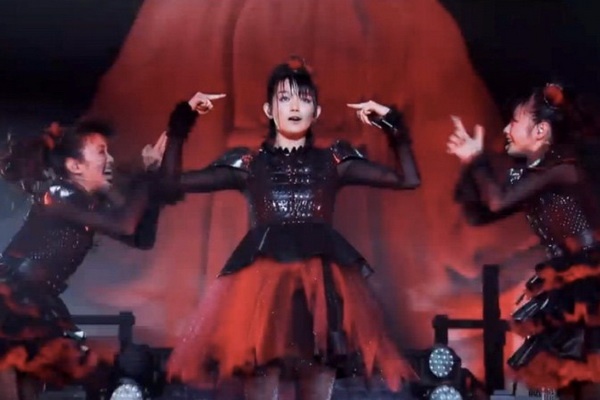 Ca khuc 'Gimme chocolate!!' cua BABYMETAL hinh anh